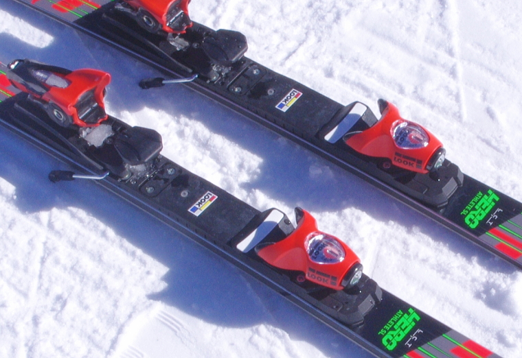 ���b�J�[ ���[�X �u���b�J�[