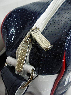 デサント ムーブ スポーツ パンチングエナメルバッグXSサイズ DAC-8312 NVY