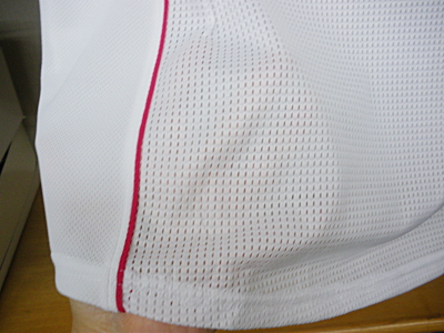 デサント ムーブ スポーツ Tシャツ DAT-5104 WHT 裾背面拡大