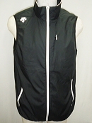デサント ウインドブレーカー ベスト DAT-3403 BLK 前面